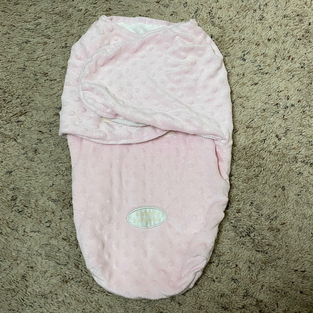 Blankets & Beyond Swaddling Blanket Pink